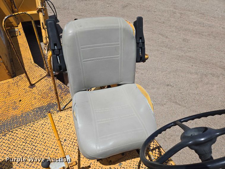 image for item EN8297 1998 Blaw-Knox RW-195D road widener