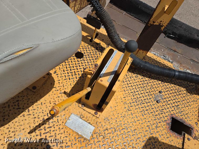 image for item EN8297 1998 Blaw-Knox RW-195D road widener