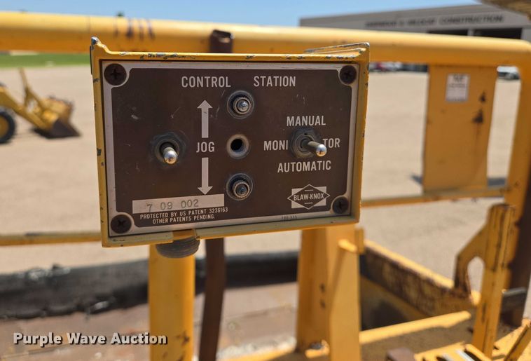 image for item EN8297 1998 Blaw-Knox RW-195D road widener