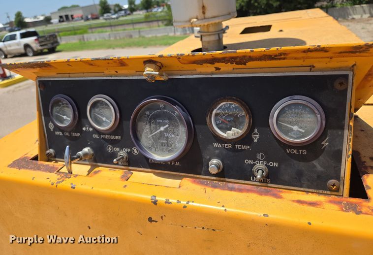 image for item EN8297 1998 Blaw-Knox RW-195D road widener