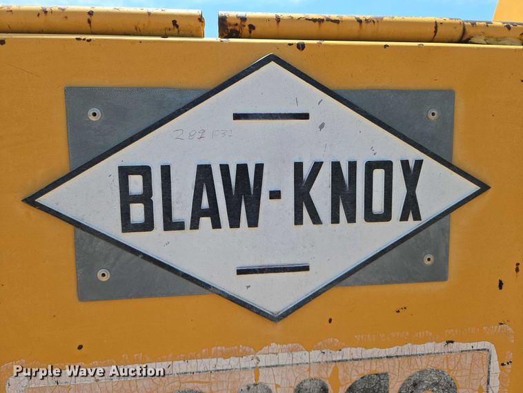 image for item EN8297 1998 Blaw-Knox RW-195D road widener