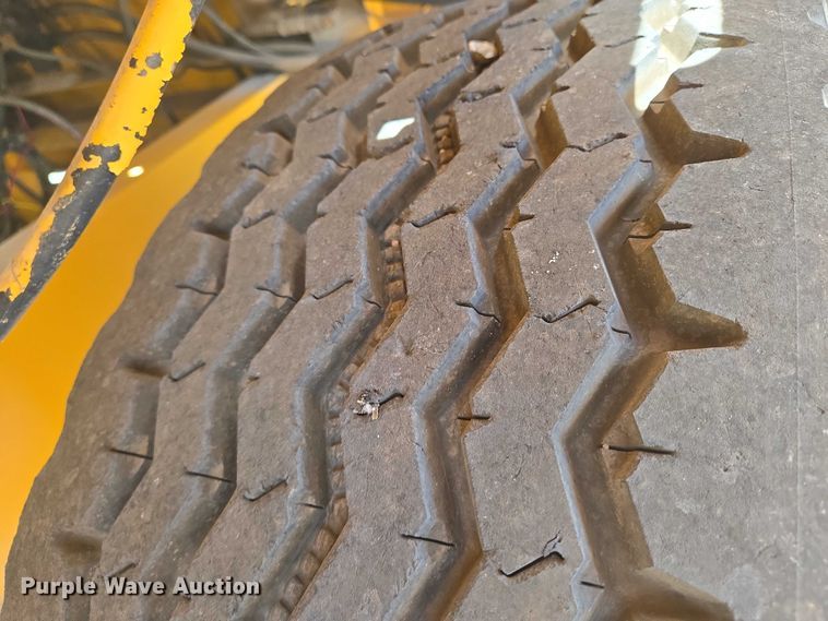 image for item EN8297 1998 Blaw-Knox RW-195D road widener