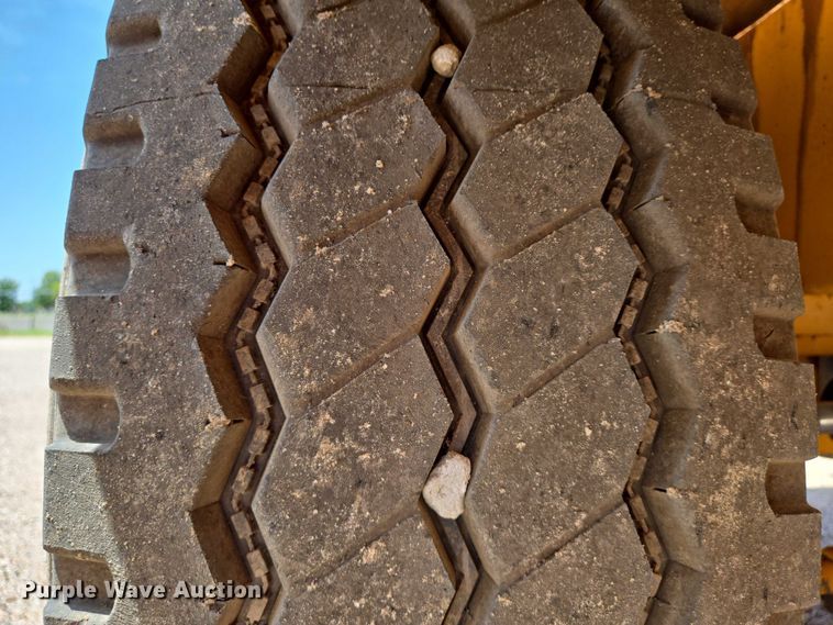 image for item EN8297 1998 Blaw-Knox RW-195D road widener