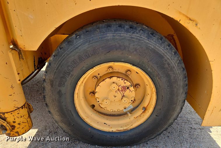 image for item EN8297 1998 Blaw-Knox RW-195D road widener