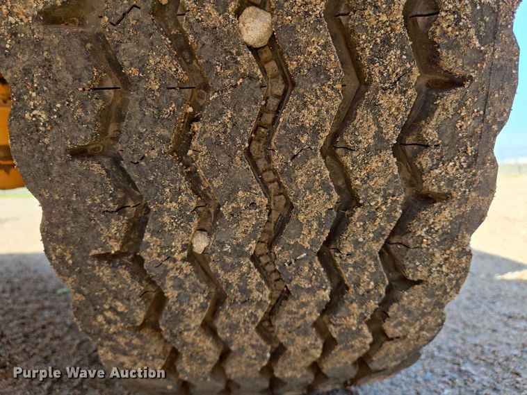 image for item EN8297 1998 Blaw-Knox RW-195D road widener