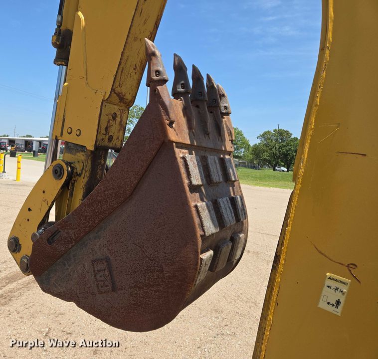 image for item EN8298 2002 Caterpillar 416D backhoe