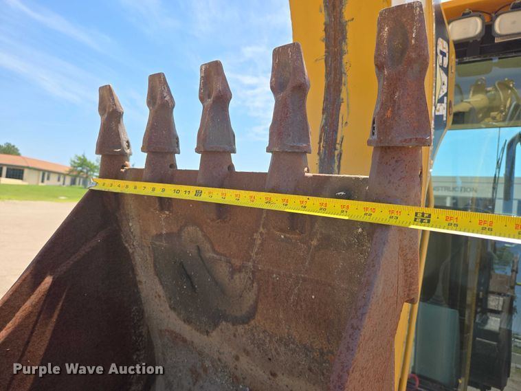 image for item EN8298 2002 Caterpillar 416D backhoe