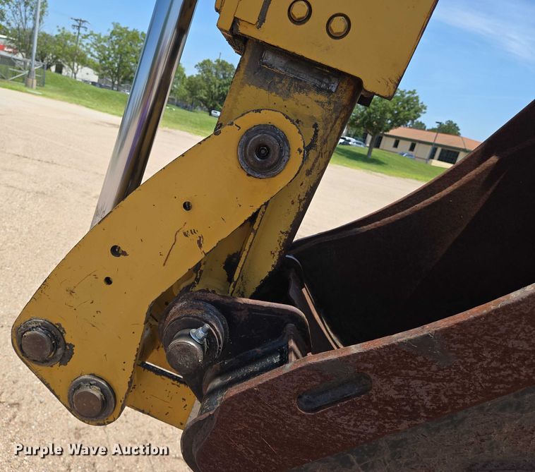 image for item EN8298 2002 Caterpillar 416D backhoe