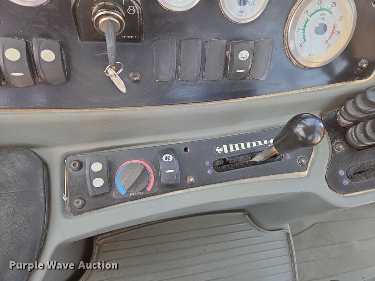 image for item EN8298 2002 Caterpillar 416D backhoe