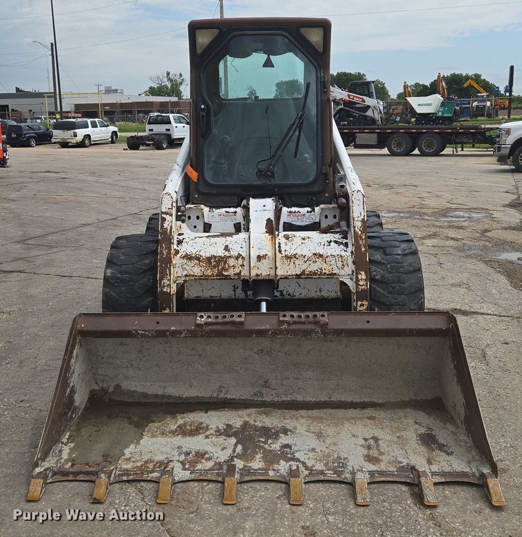 image for item EN8304 2000 Bobcat 863 skid steer loader