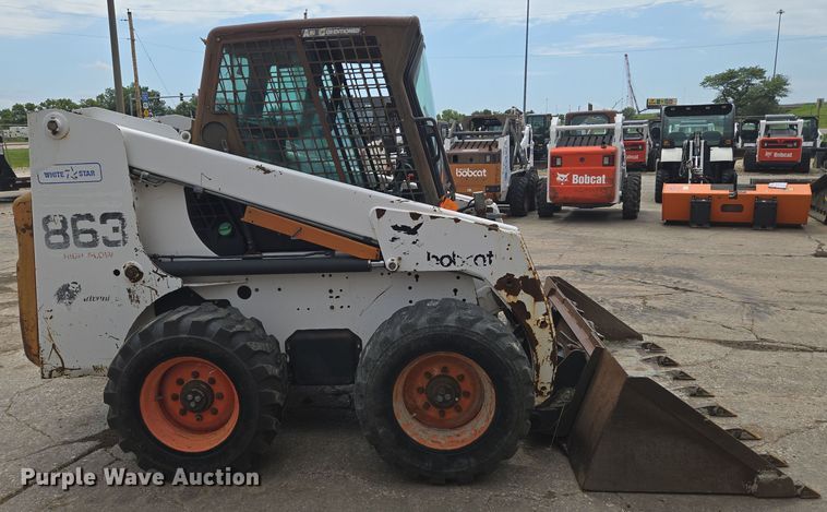 image for item EN8304 2000 Bobcat 863 skid steer loader