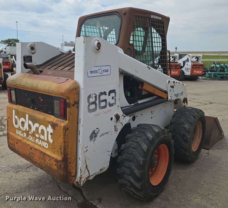 image for item EN8304 2000 Bobcat 863 skid steer loader