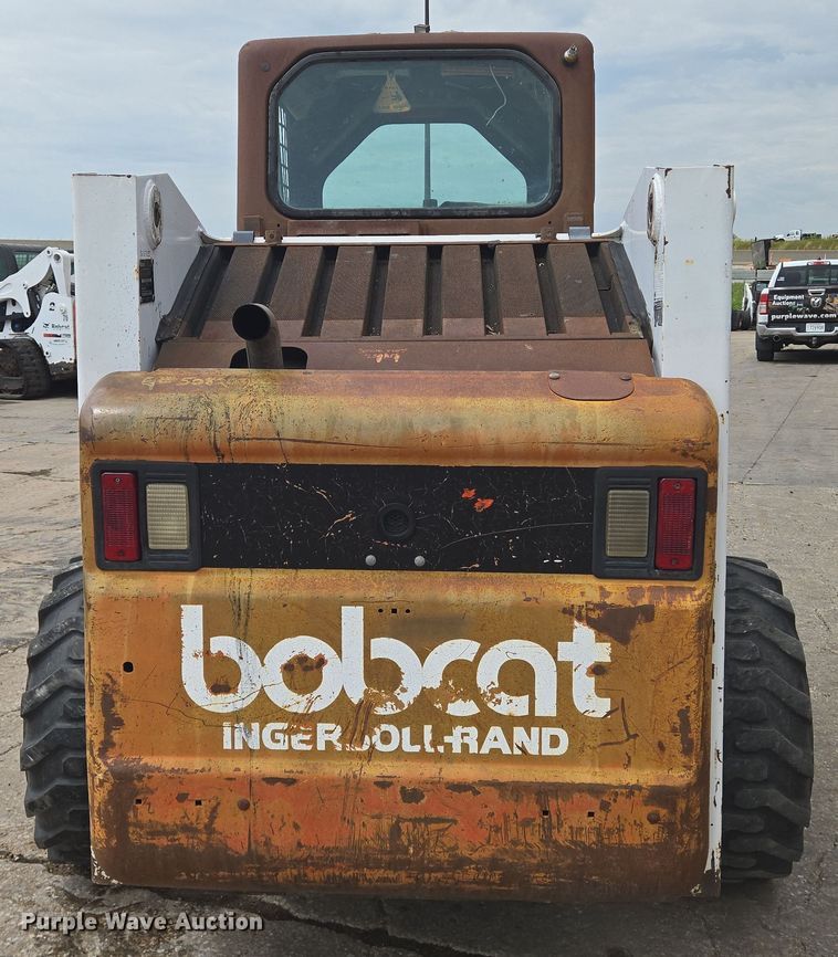image for item EN8304 2000 Bobcat 863 skid steer loader