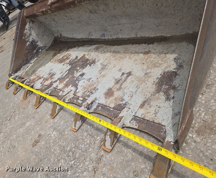 image for item EN8304 2000 Bobcat 863 skid steer loader