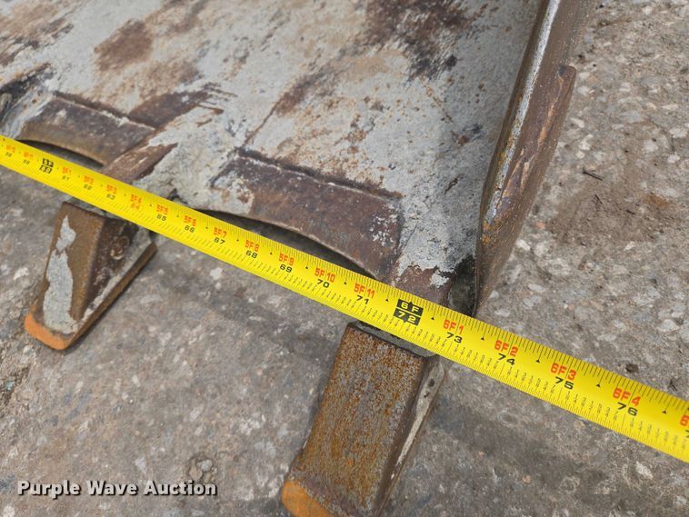 image for item EN8304 2000 Bobcat 863 skid steer loader