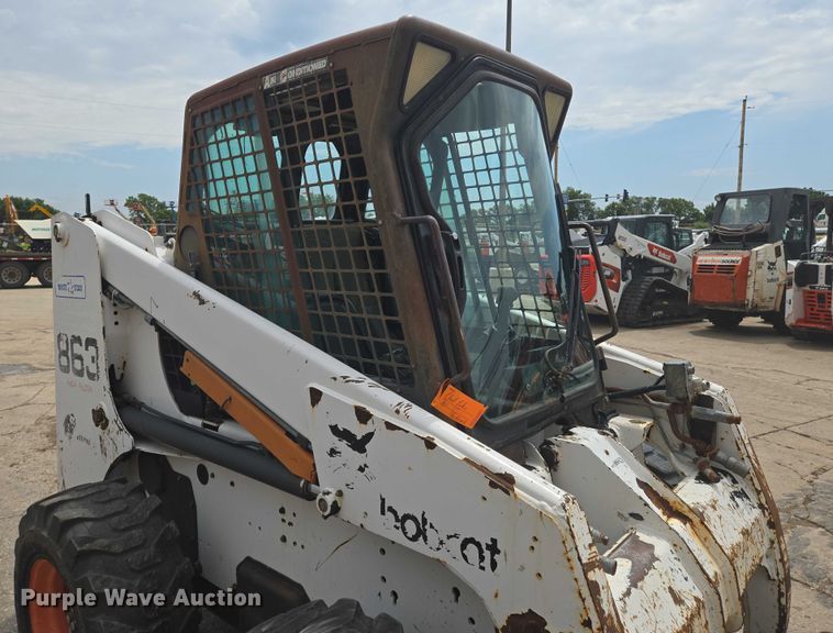image for item EN8304 2000 Bobcat 863 skid steer loader