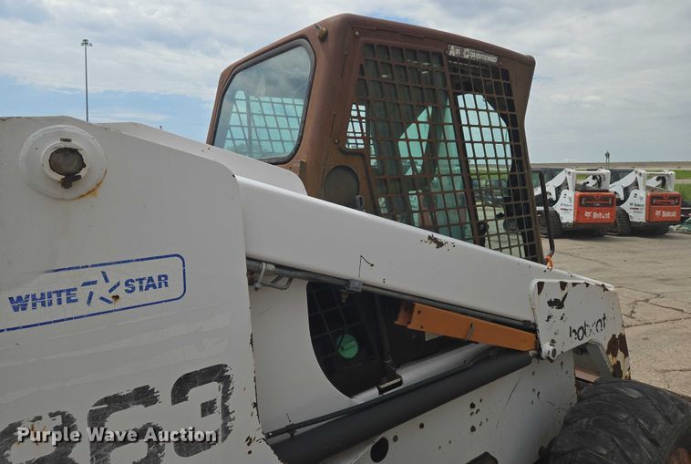 image for item EN8304 2000 Bobcat 863 skid steer loader