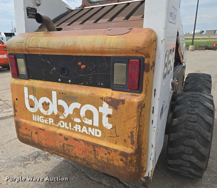 image for item EN8304 2000 Bobcat 863 skid steer loader