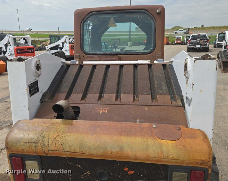 image for item EN8304 2000 Bobcat 863 skid steer loader