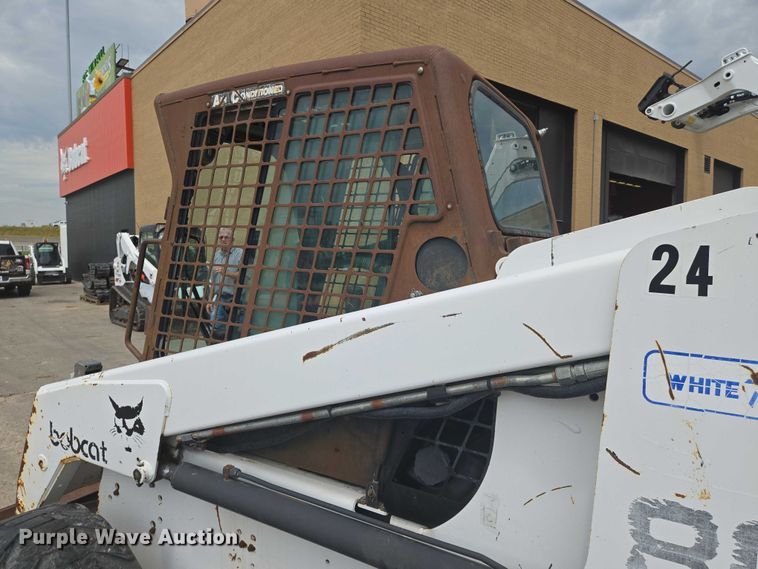 image for item EN8304 2000 Bobcat 863 skid steer loader