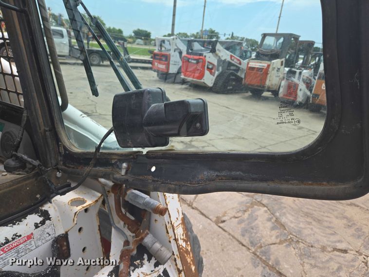 image for item EN8304 2000 Bobcat 863 skid steer loader