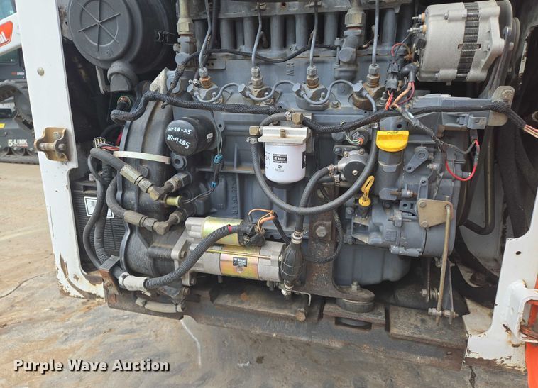 image for item EN8304 2000 Bobcat 863 skid steer loader