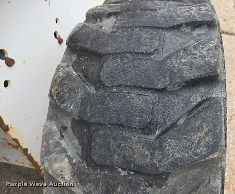 image for item EN8304 2000 Bobcat 863 skid steer loader