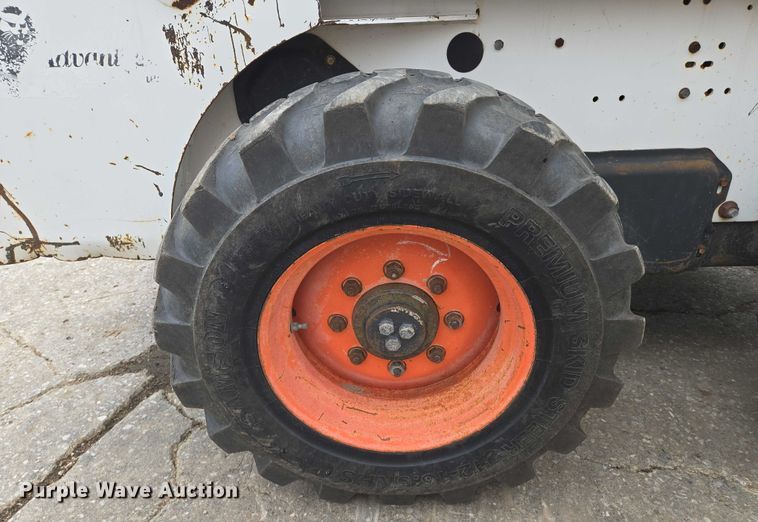 image for item EN8304 2000 Bobcat 863 skid steer loader