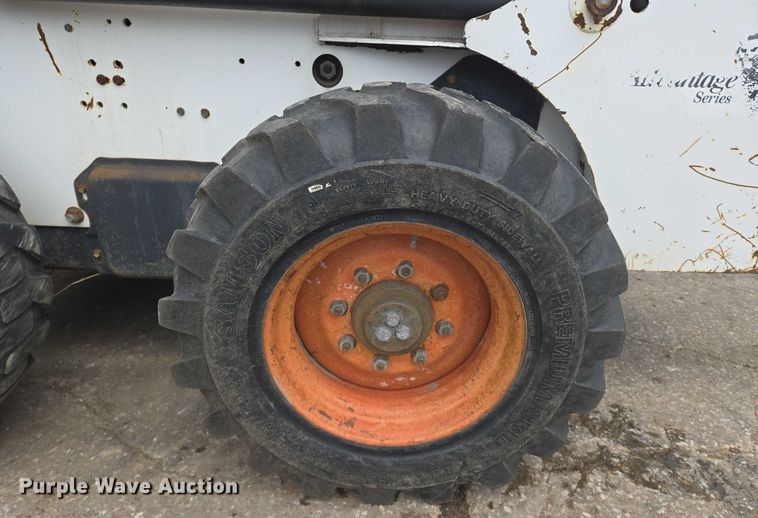 image for item EN8304 2000 Bobcat 863 skid steer loader