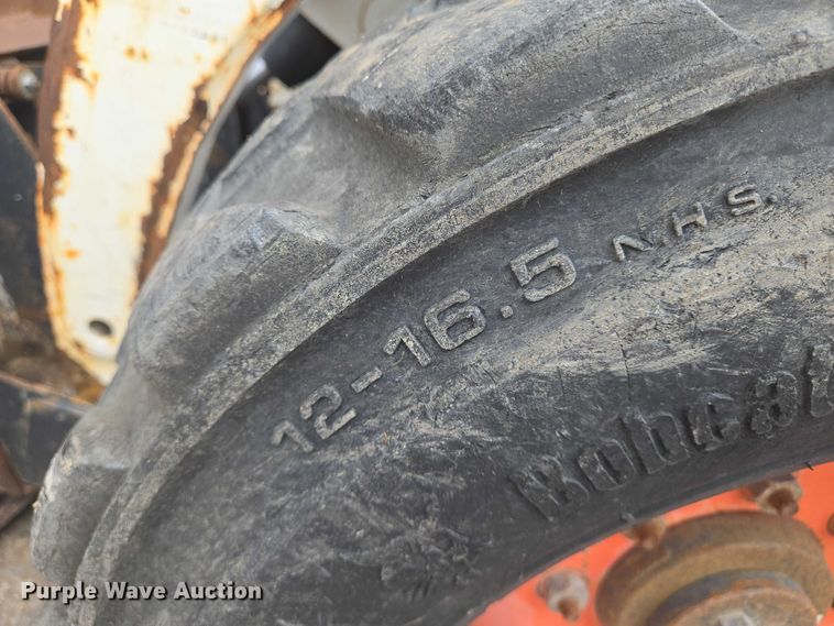 image for item EN8304 2000 Bobcat 863 skid steer loader