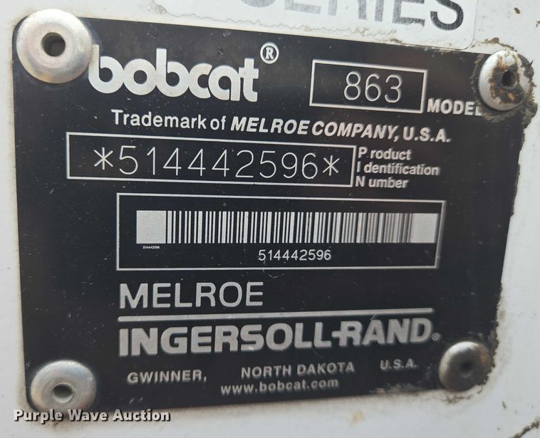 image for item EN8304 2000 Bobcat 863 skid steer loader
