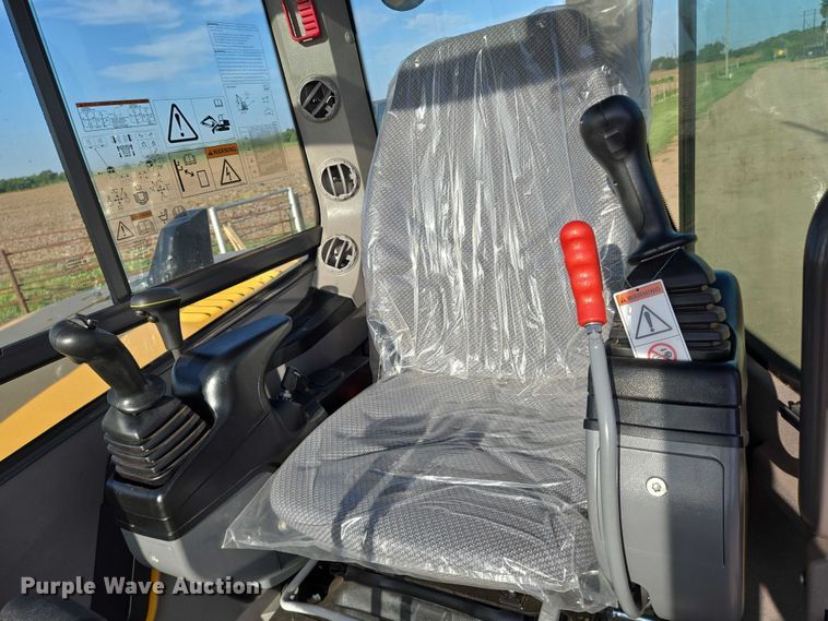 image for item EN8315 2023 Volvo ECR88D mini excavator