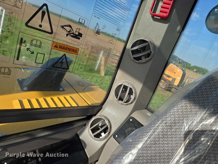 image for item EN8315 2023 Volvo ECR88D mini excavator