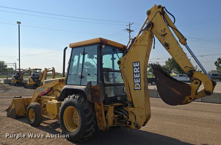 image for item EN8327 1999 John Deere 310E backhoe