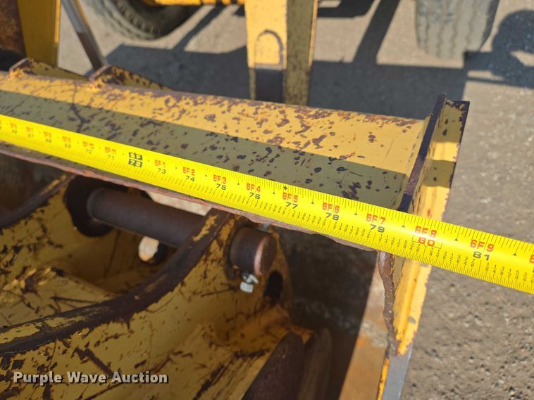 image for item EN8327 1999 John Deere 310E backhoe