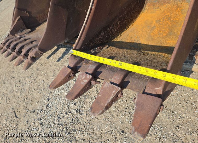 image for item EN8327 1999 John Deere 310E backhoe