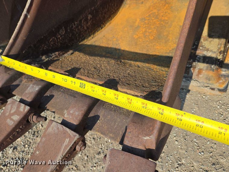 image for item EN8327 1999 John Deere 310E backhoe