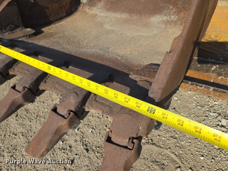 image for item EN8327 1999 John Deere 310E backhoe