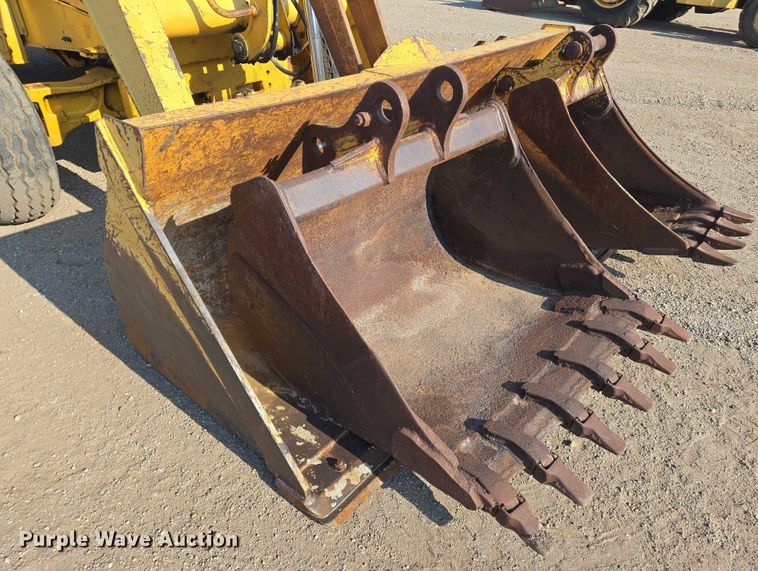 image for item EN8327 1999 John Deere 310E backhoe