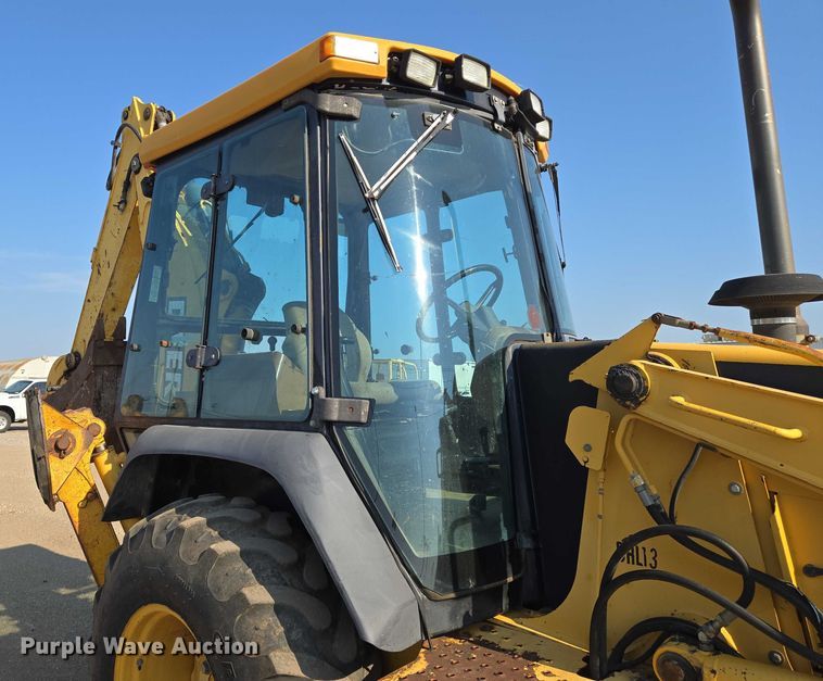 image for item EN8327 1999 John Deere 310E backhoe