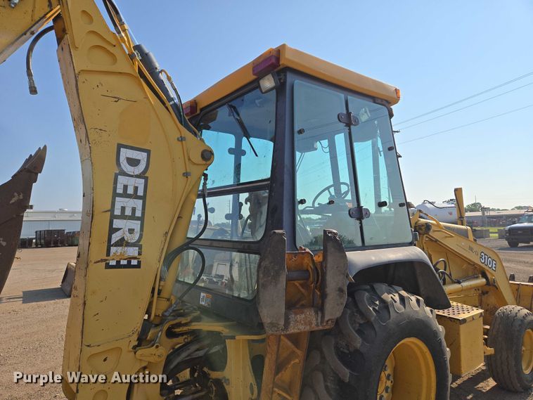 image for item EN8327 1999 John Deere 310E backhoe