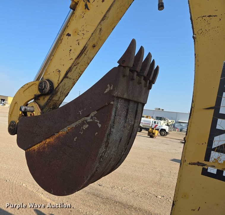 image for item EN8327 1999 John Deere 310E backhoe