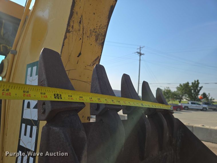 image for item EN8327 1999 John Deere 310E backhoe