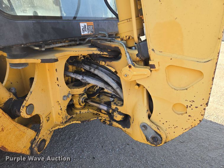 image for item EN8327 1999 John Deere 310E backhoe