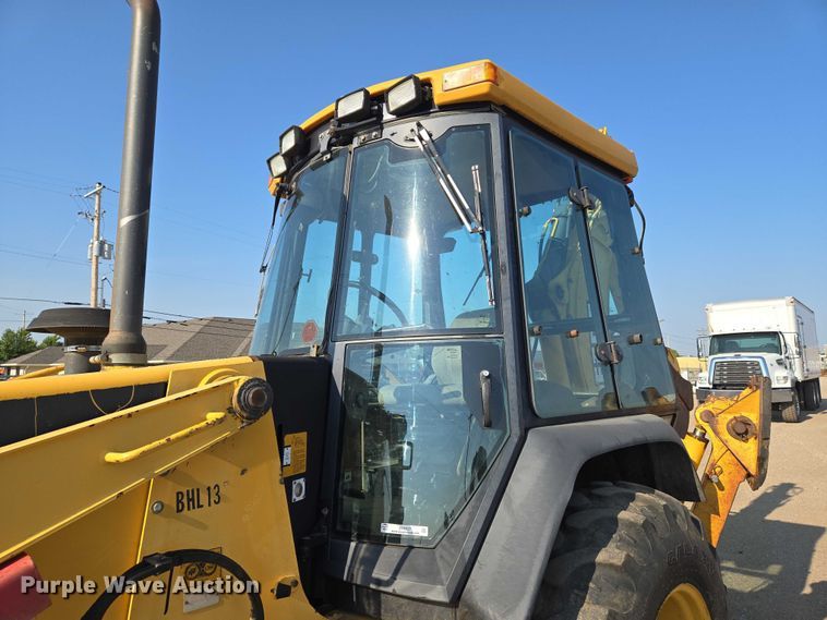 image for item EN8327 1999 John Deere 310E backhoe