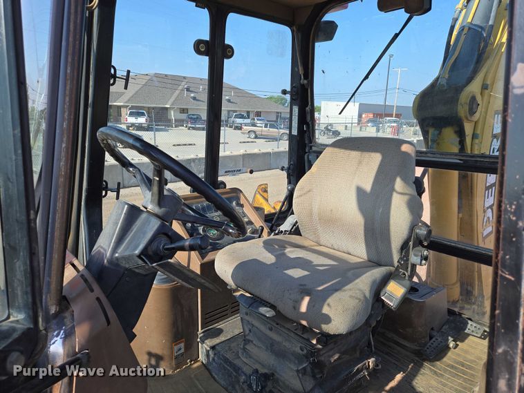 image for item EN8327 1999 John Deere 310E backhoe