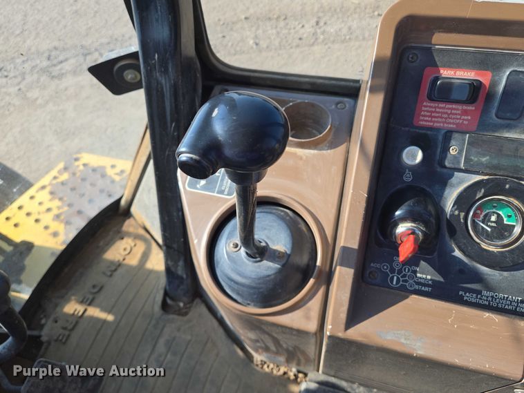 image for item EN8327 1999 John Deere 310E backhoe