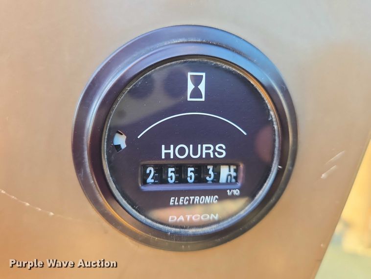 image for item EN8327 1999 John Deere 310E backhoe