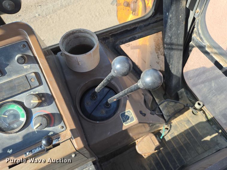 image for item EN8327 1999 John Deere 310E backhoe