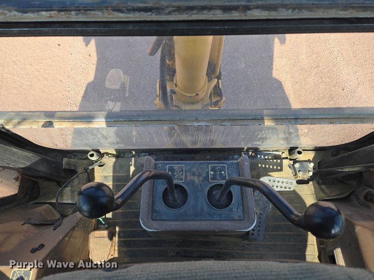 image for item EN8327 1999 John Deere 310E backhoe